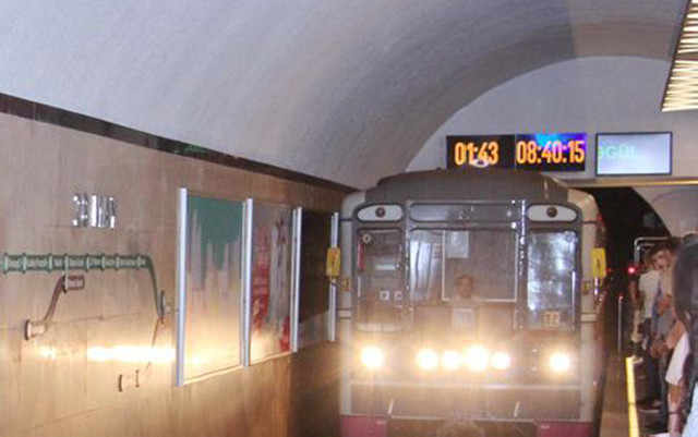 Bakı metrosunda hadisə - Maşinist son anda xilas edilib
