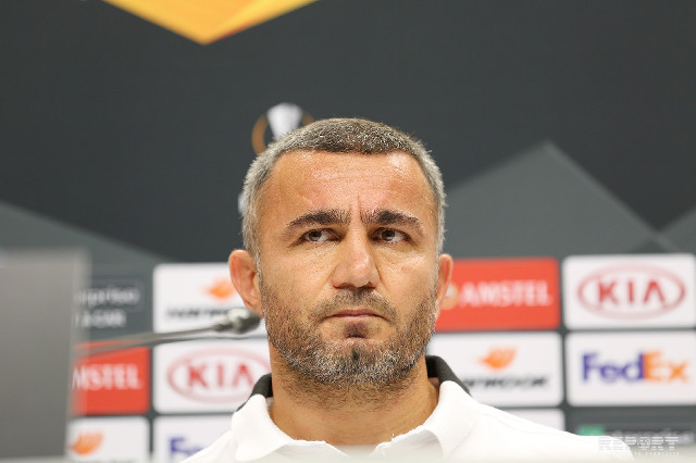 Qurban Qurbanov futbol üzrə milli komandanın baş məşqçisi postundan istefa verib 