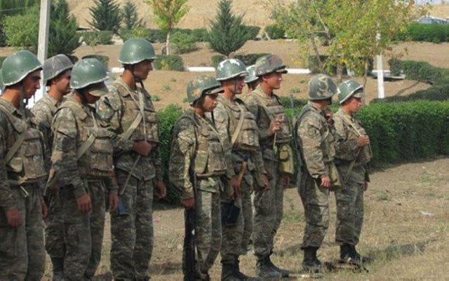 Ermənistan ordusunda kütləvi dava - Əsgərin gözü çıxdı