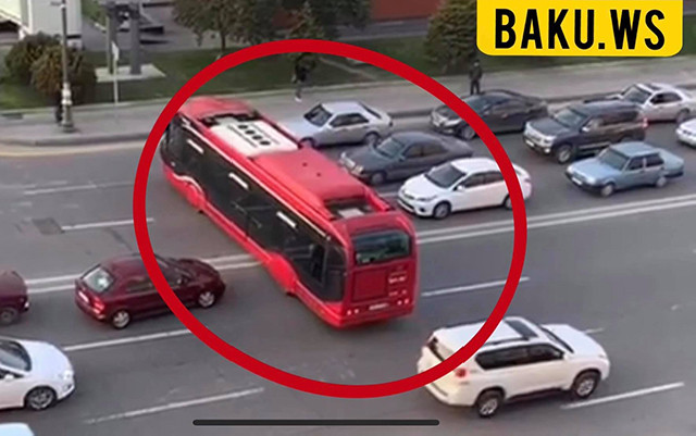 “BakuBus” avtobusu faciəvi qəzadan son anda xilas oldu - Video