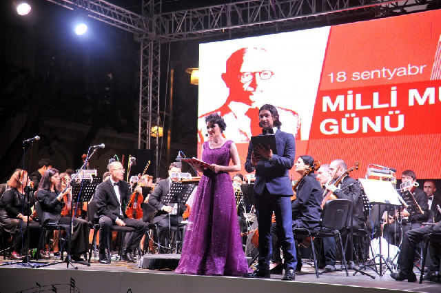 Milli Musiqi Günü münasibətilə Fəvvarələr meydanında konsert təşkil edilib