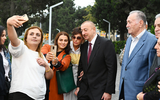 Prezidentlə xanımı Atatürk parkında - Fotolar