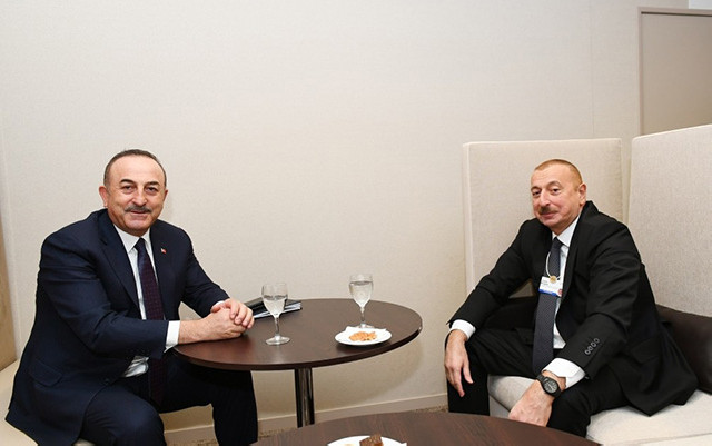 Prezident Davosda Çavuşoğlu ilə görüşdü
 
