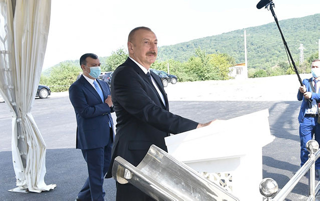 Prezident yeni mərkəzin təməlini qoydu - Foto