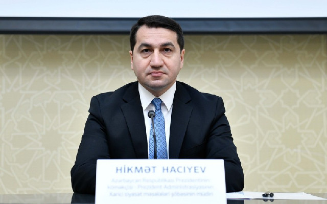 Hikmət Hacıyev xarici jurnalistlərin suallarını cavablandırıb