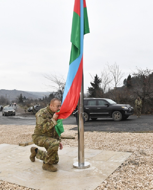 2020-ci il 23 dekabr tarixində Prezident İlham Əliyev Qubadlıda Azərbaycan bayrağını ucaltdı