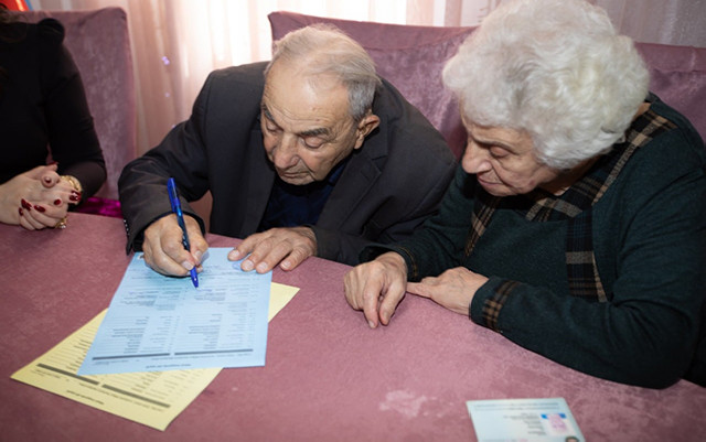 Bakıda 87 yaşlı kişi ilə 78 yaşlı qadın evləndi - Fotolar