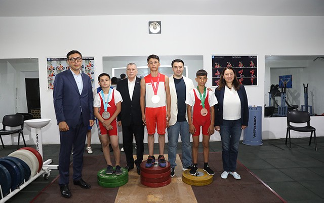 Fərid Qayıbov Sabirabadda ağır atletika yarışında - Fotolar
