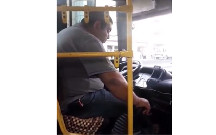 Bakıda avtobus sürücüsü sükan arxasında yuxuladı - Video