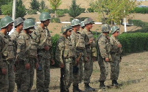 Ermənistan ordusunda kütləvi dava - Əsgərin gözü çıxdı