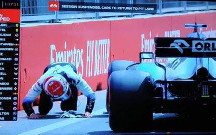 “Formula 1”də ilk qəza - Rassellin bolidi “lyuk”a düşdü+ Video