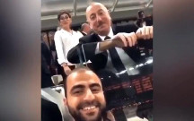Prezident onunla selfi çəkmək istəyən gəncə yaxınlaşdı - Video