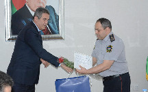 Süleyman Mikayılov polisləri mükafatlandırdı