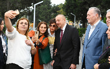Prezidentlə xanımı Atatürk parkında - Fotolar