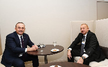 Prezident Davosda Çavuşoğlu ilə görüşdü
 