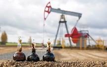 Azərbaycan neftinin qiyməti 100 dolları keçdi - Son 8 ildə ilk