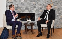 İlham Əliyev AYİB-in birinci vitse-prezidenti ilə görüşdü