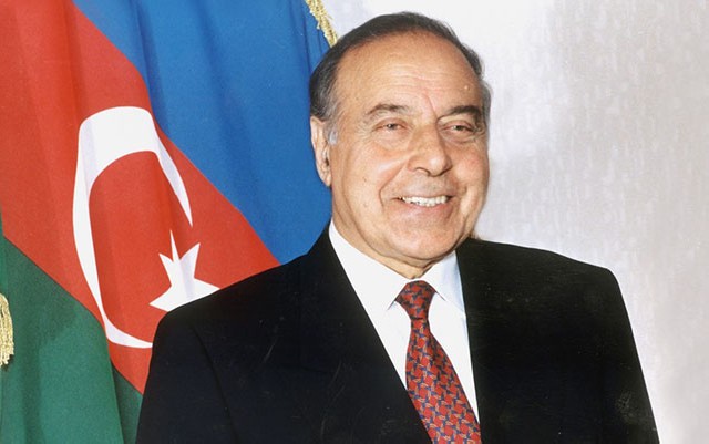 1993-cü ildə xalq böyük səs çoxluğu ilə öz seçimini etdi və Ulu Öndər Heydər Əliyevi Prezident seçdi