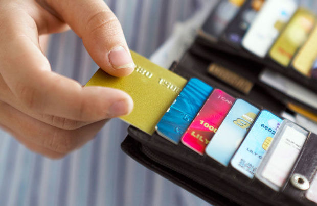Kredit kartı almaq üçün gəliriniz nə qədər olmalıdır? – CƏDVƏL