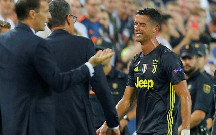 Ronaldo meydandan qovulduğu üçün ağladı - Fotolar + Video