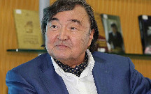 Prezident Oljas Süleymenova “Şərəf” ordeni verdi