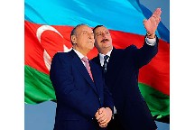 Ulu Öndər Heydər Əliyev ətrafında yaradılmış Yeni Azərbaycan Partiyanın fəaliyyəti ölkədə siyasi sabitliyin təmin olunmasına xidmət etmişdir