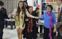 Leyla Əliyeva “Qocalar evi”ndə onlarla rəqs etdi - Video