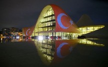 Heydər Əliyev Mərkəzinin binası Türkiyə bayrağı ilə işıqlandırılacaq